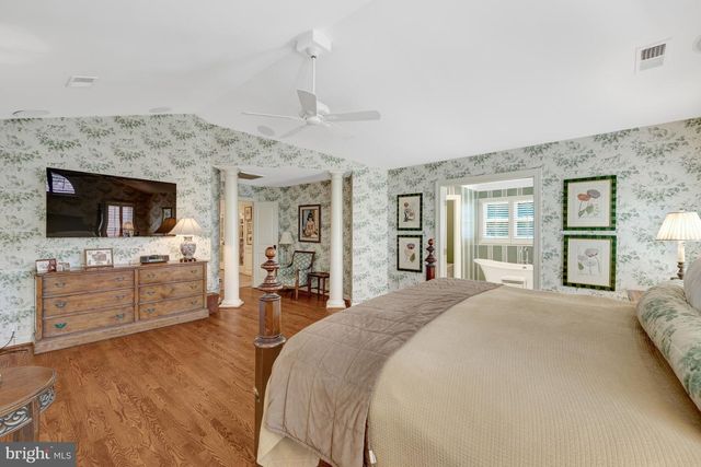 801 OLDE GEORGETOWN CT, Great Falls, VA 22066