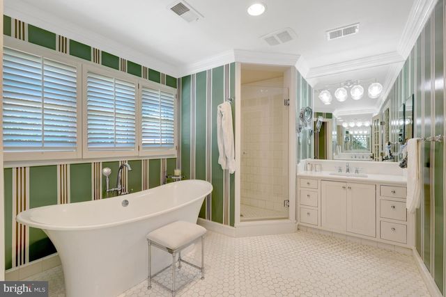 801 OLDE GEORGETOWN CT, Great Falls, VA 22066