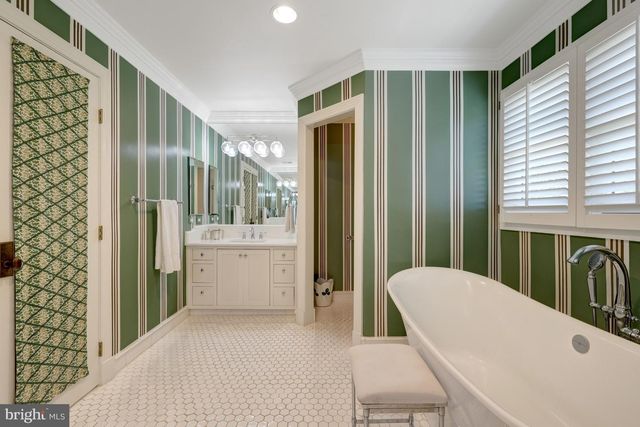 801 OLDE GEORGETOWN CT, Great Falls, VA 22066