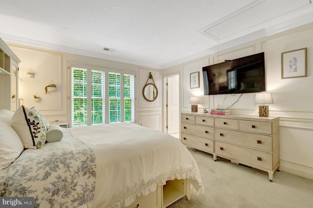 801 OLDE GEORGETOWN CT, Great Falls, VA 22066