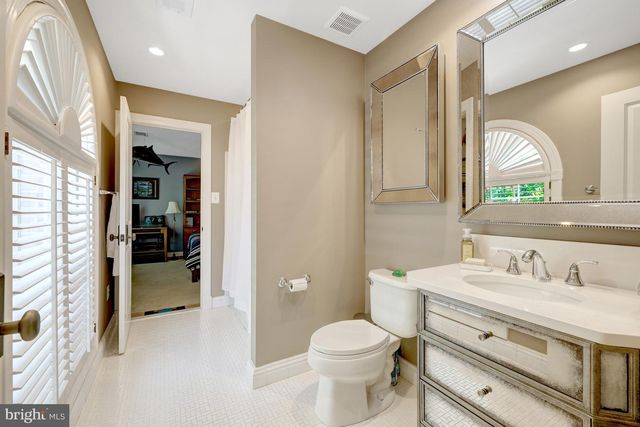 801 OLDE GEORGETOWN CT, Great Falls, VA 22066