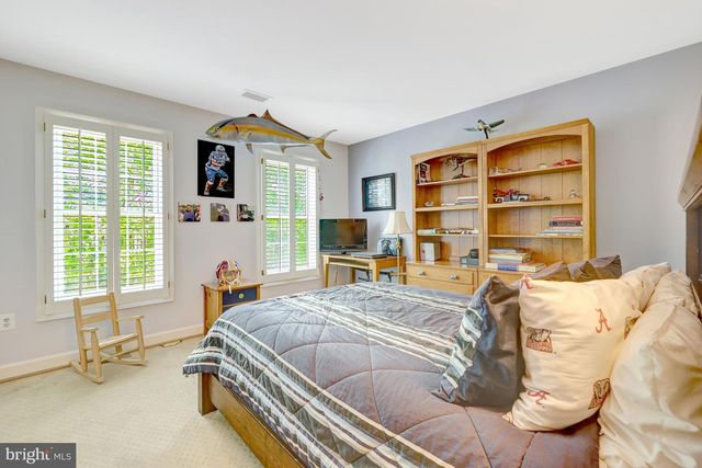 801 OLDE GEORGETOWN CT, Great Falls, VA 22066