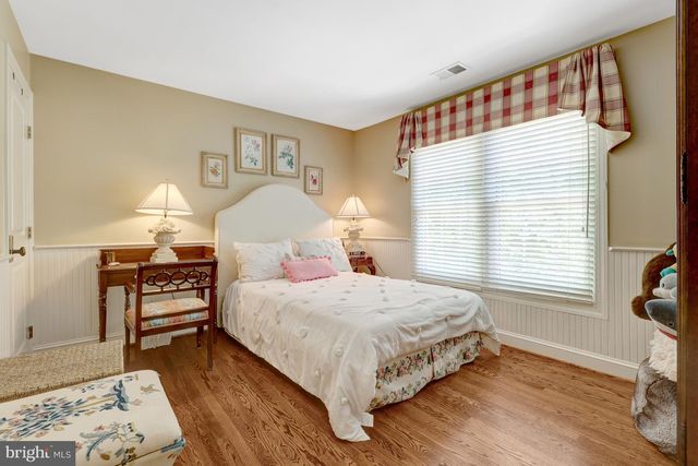 801 OLDE GEORGETOWN CT, Great Falls, VA 22066
