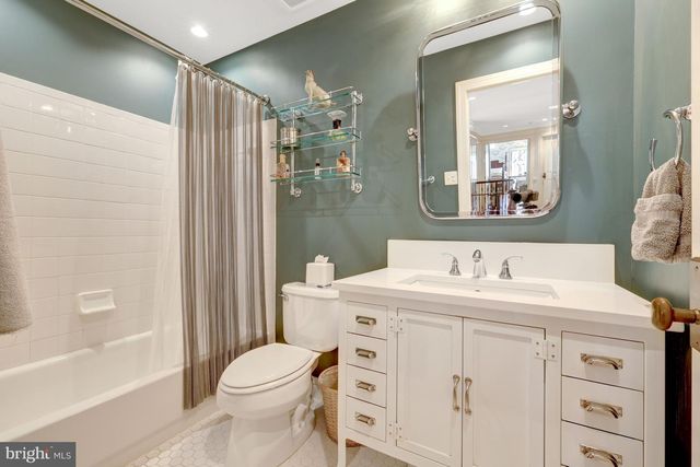 801 OLDE GEORGETOWN CT, Great Falls, VA 22066