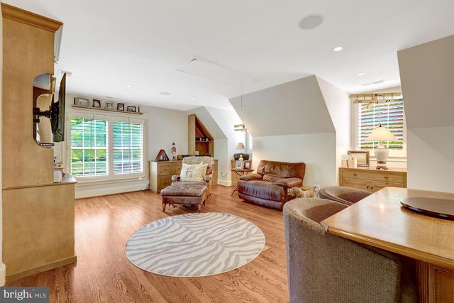 801 OLDE GEORGETOWN CT, Great Falls, VA 22066