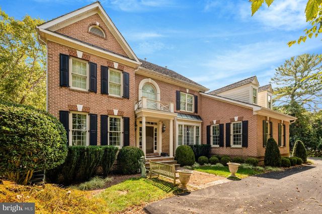 801 OLDE GEORGETOWN CT, Great Falls, VA 22066
