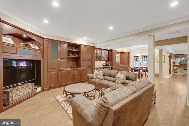 801 OLDE GEORGETOWN CT, Great Falls, VA 22066