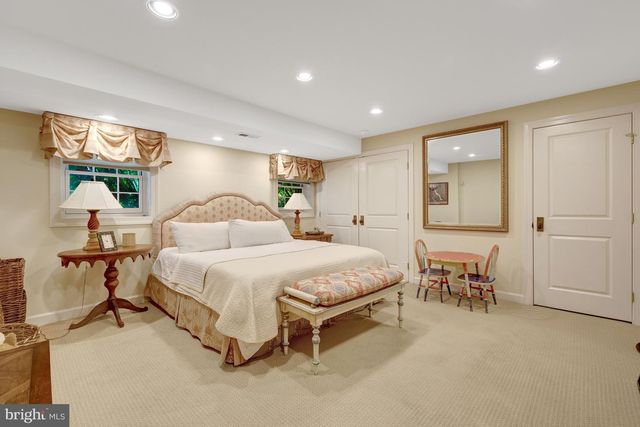 801 OLDE GEORGETOWN CT, Great Falls, VA 22066