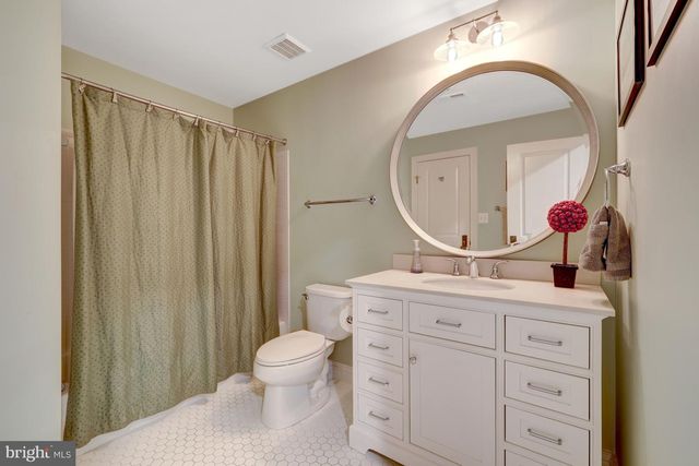 801 OLDE GEORGETOWN CT, Great Falls, VA 22066