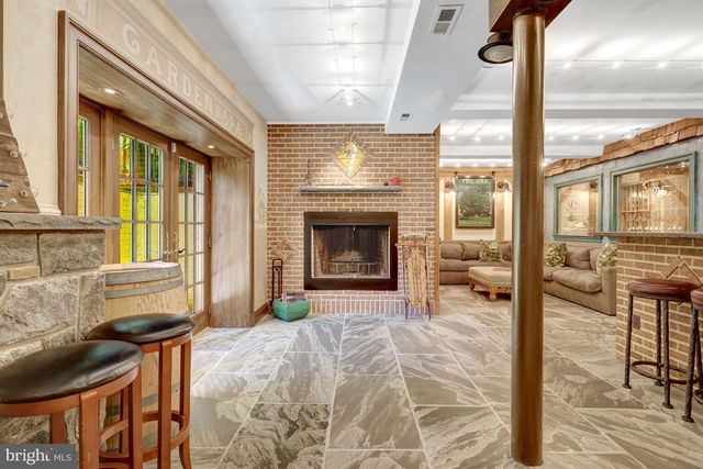 801 OLDE GEORGETOWN CT, Great Falls, VA 22066