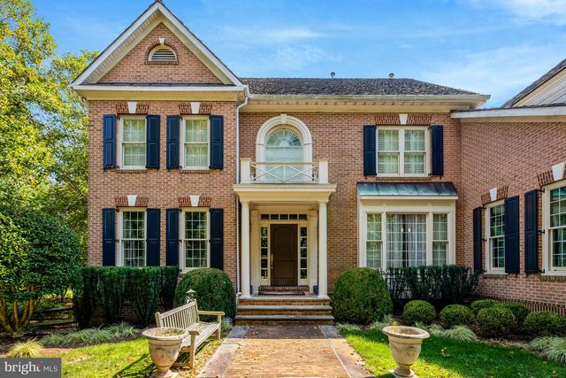 801 OLDE GEORGETOWN CT, Great Falls, VA 22066
