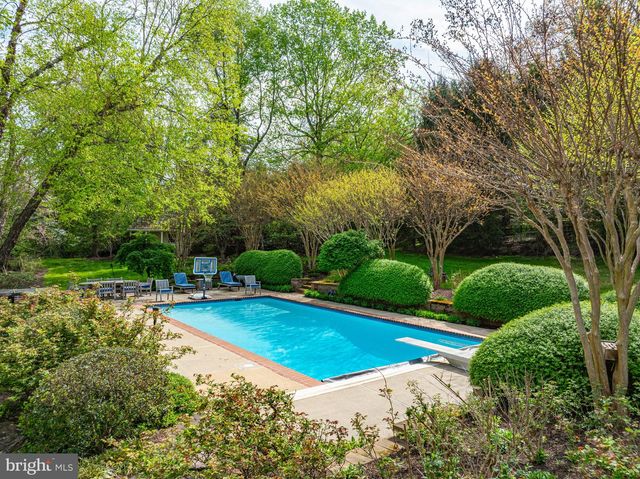 801 OLDE GEORGETOWN CT, Great Falls, VA 22066