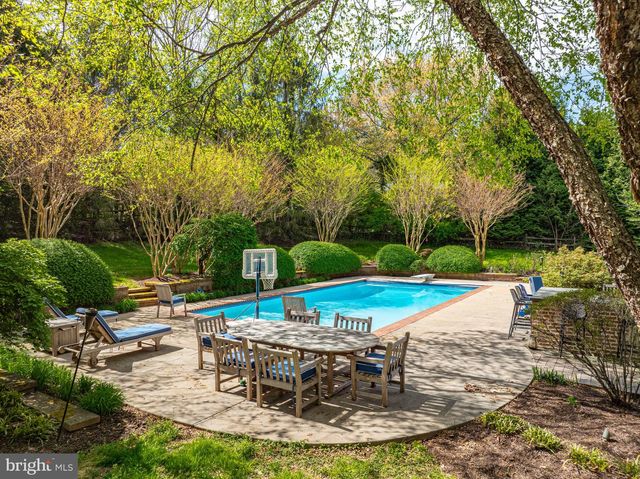 801 OLDE GEORGETOWN CT, Great Falls, VA 22066