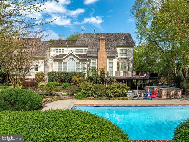 801 OLDE GEORGETOWN CT, Great Falls, VA 22066