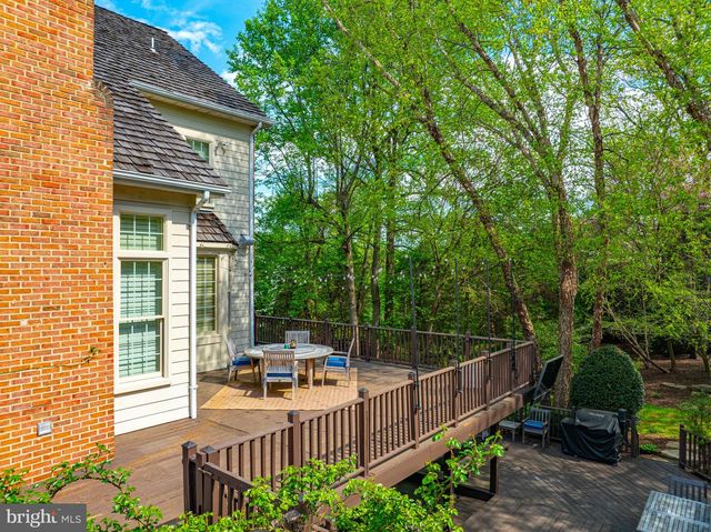 801 OLDE GEORGETOWN CT, Great Falls, VA 22066