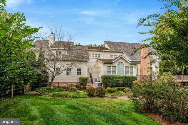 801 OLDE GEORGETOWN CT, Great Falls, VA 22066