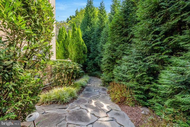 801 OLDE GEORGETOWN CT, Great Falls, VA 22066