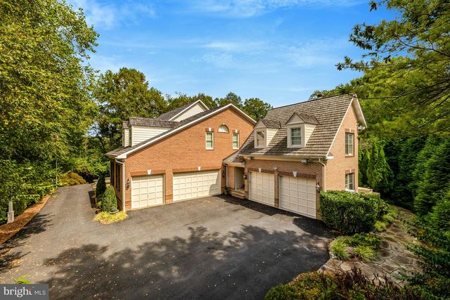801 OLDE GEORGETOWN CT, Great Falls, VA 22066