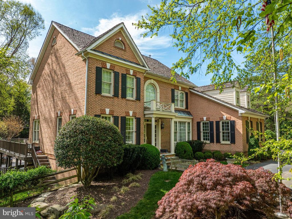 801 OLDE GEORGETOWN CT, Great Falls, VA 22066