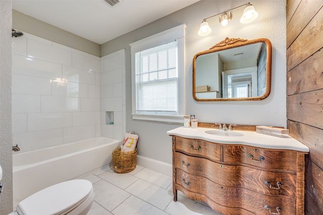 901 N Main Street, Leonard, TX 75452