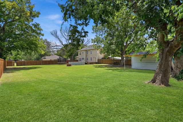 901 N Main Street, Leonard, TX 75452