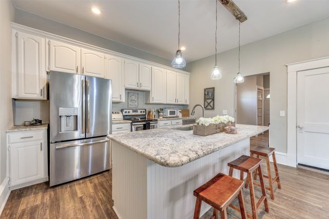 901 N Main Street, Leonard, TX 75452