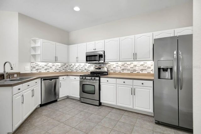 15715 PHOEBEPARK AVENUE, Lithia, FL 33547