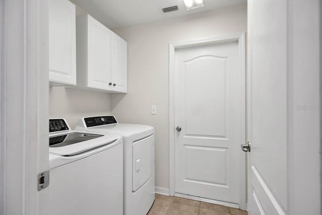 15715 PHOEBEPARK AVENUE, Lithia, FL 33547