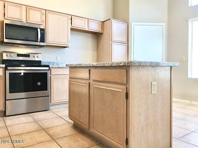 7427 W CREST Lane, Glendale, AZ 85310