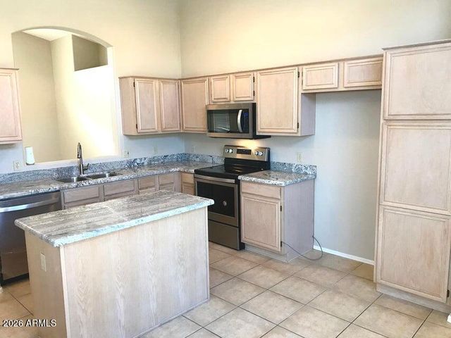 7427 W CREST Lane, Glendale, AZ 85310
