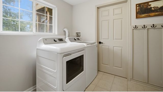 160 Monarch Drive 160, Streamwood, IL 60107
