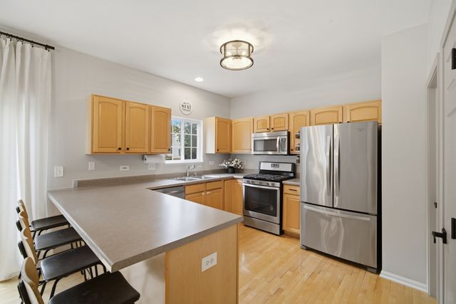 160 Monarch Drive 160, Streamwood, IL 60107