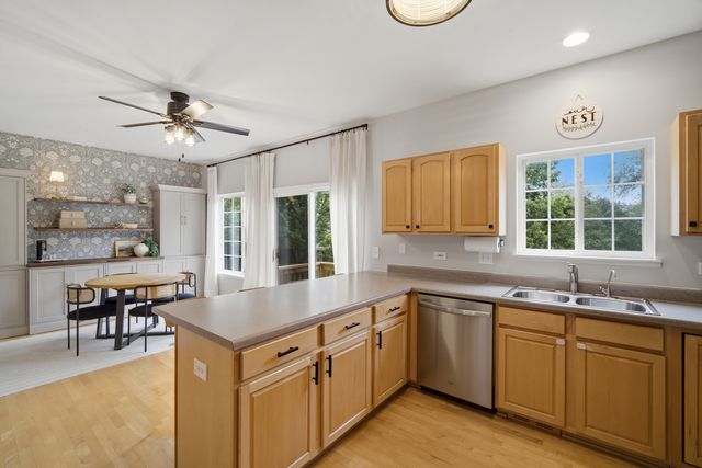 160 Monarch Drive 160, Streamwood, IL 60107