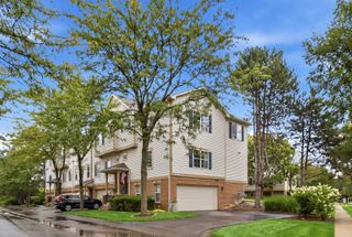 160 Monarch Drive 160, Streamwood, IL 60107