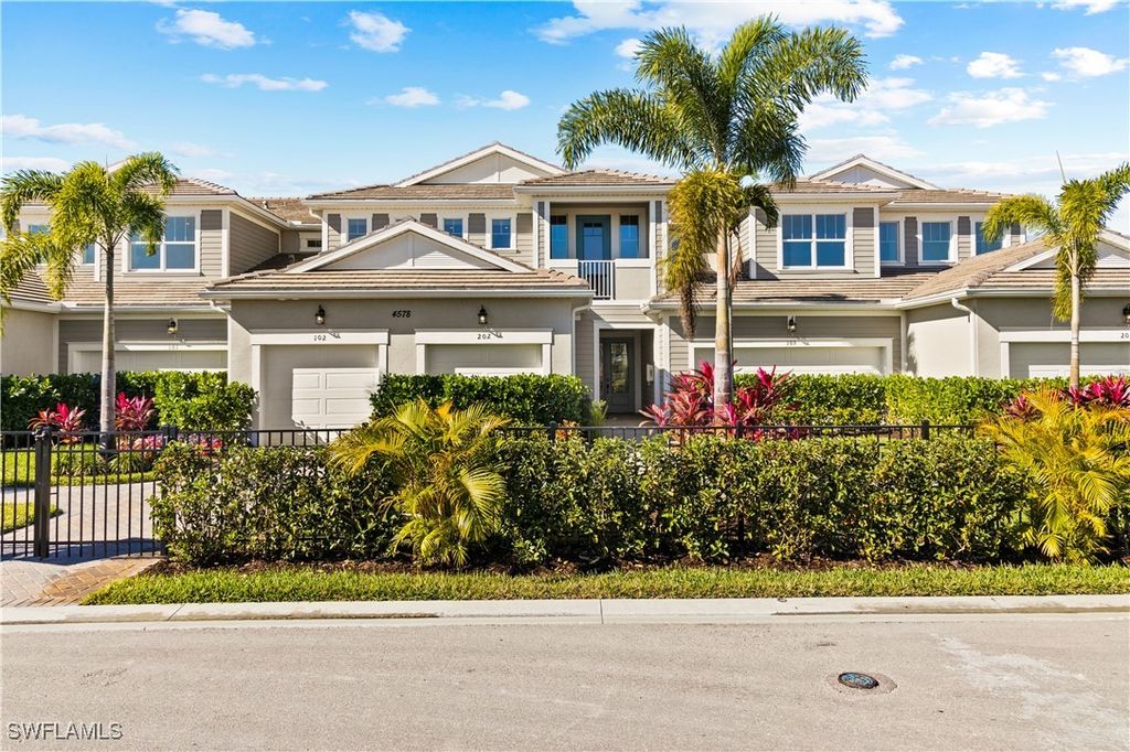 4563 Arboretum CIR 202, Naples, FL 34112