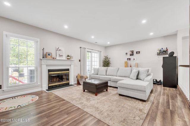 4 Vassar Place, Morganville, NJ 07751