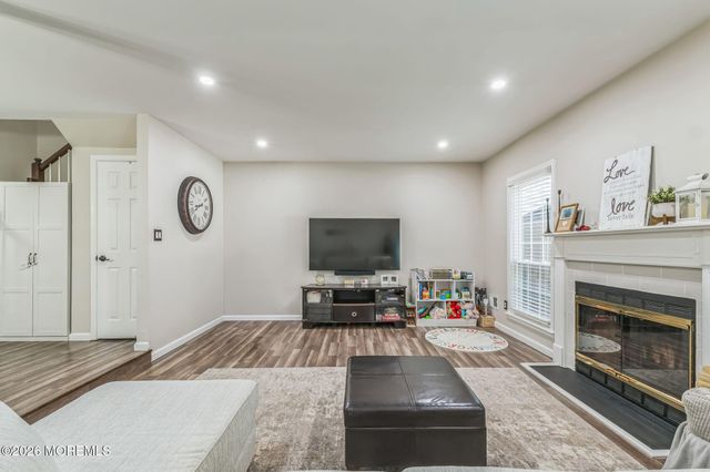 4 Vassar Place, Morganville, NJ 07751