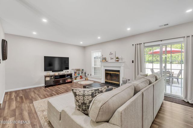 4 Vassar Place, Morganville, NJ 07751