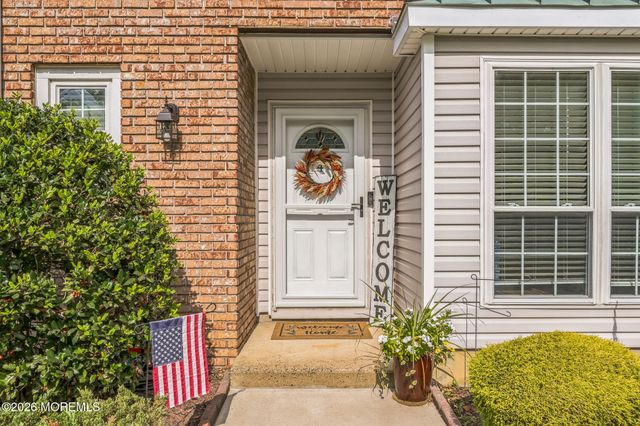 4 Vassar Place, Morganville, NJ 07751