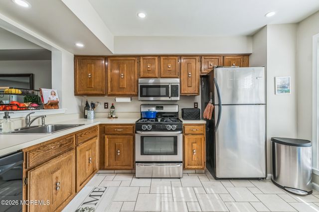 4 Vassar Place, Morganville, NJ 07751