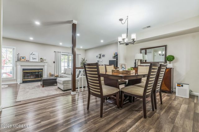 4 Vassar Place, Morganville, NJ 07751