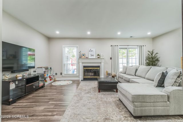 4 Vassar Place, Morganville, NJ 07751