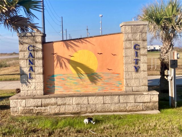 1136 Pennington Street, Gilchrist, TX 77617