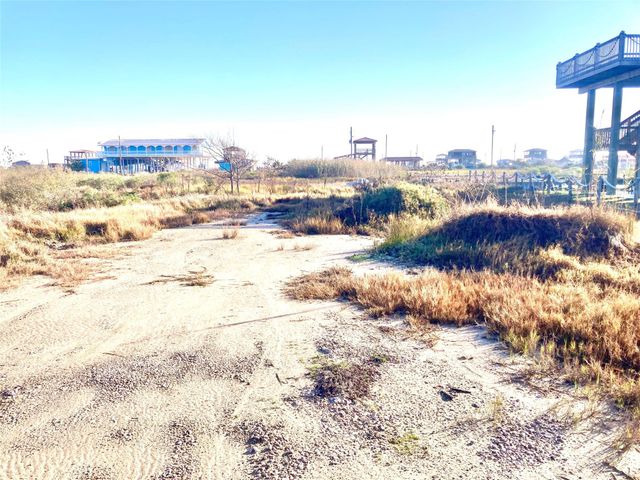 1136 Pennington Street, Gilchrist, TX 77617