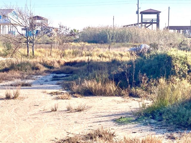 1136 Pennington Street, Gilchrist, TX 77617