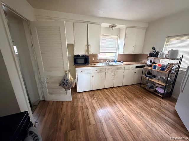 9255 Artesian Street, Detroit, MI 48228
