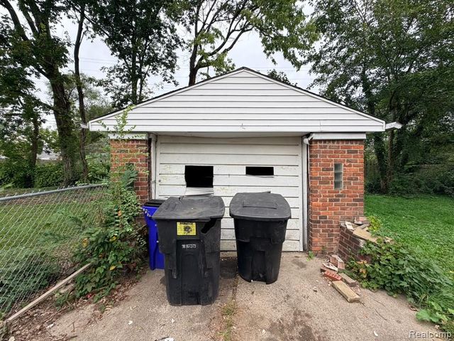9255 Artesian Street, Detroit, MI 48228