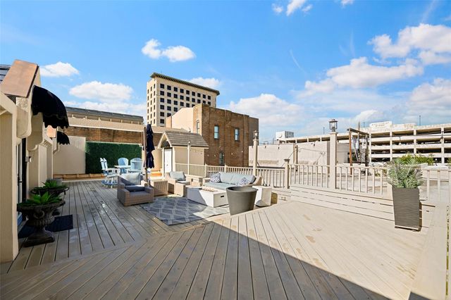 2102 Post Office Street 1, Galveston, TX 77550