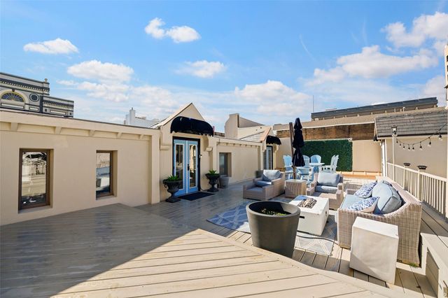 2102 Post Office Street 1, Galveston, TX 77550