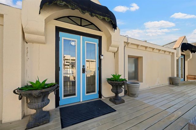 2102 Post Office Street 1, Galveston, TX 77550